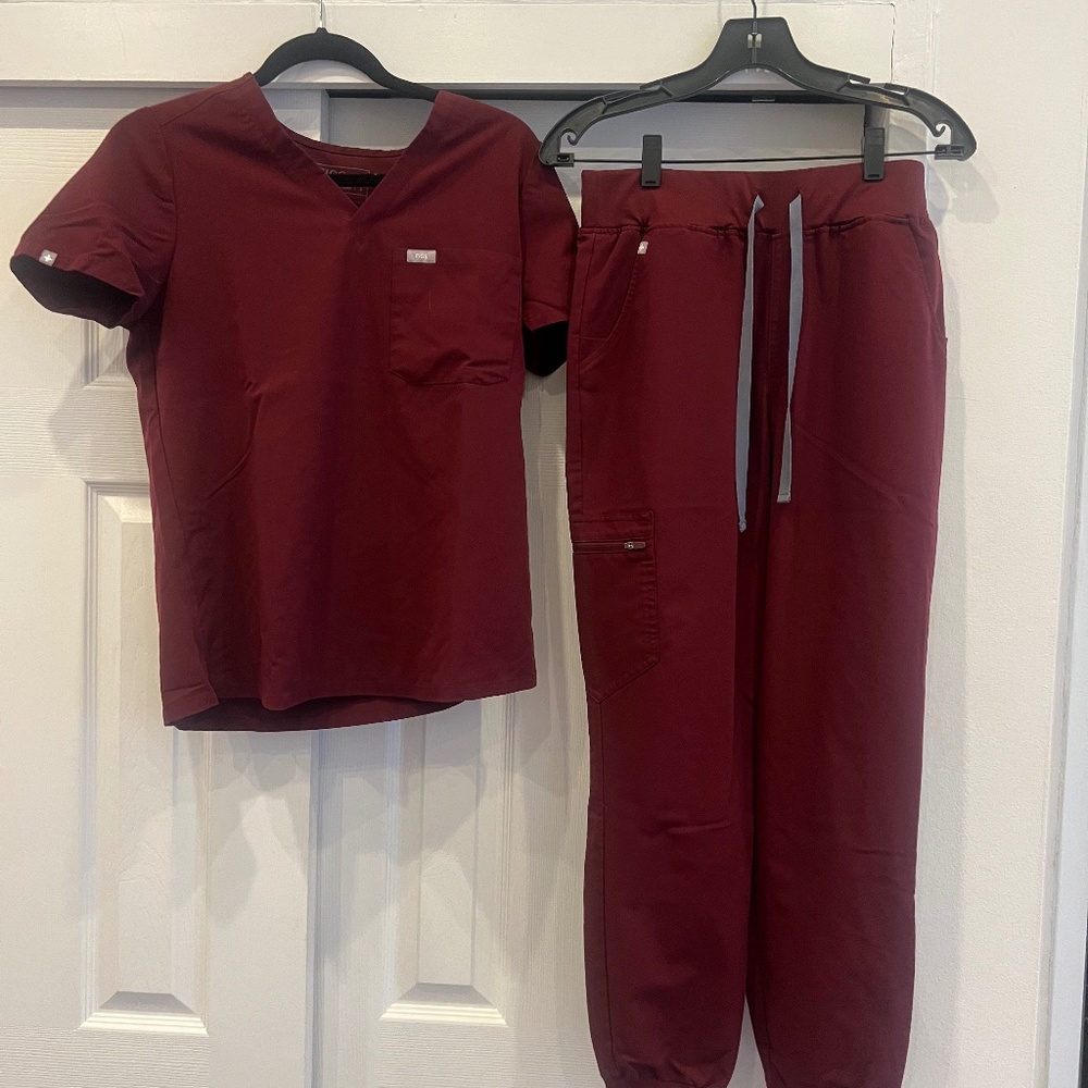 FIGS Women Catarina Scrub Top Size Small Burgundy
